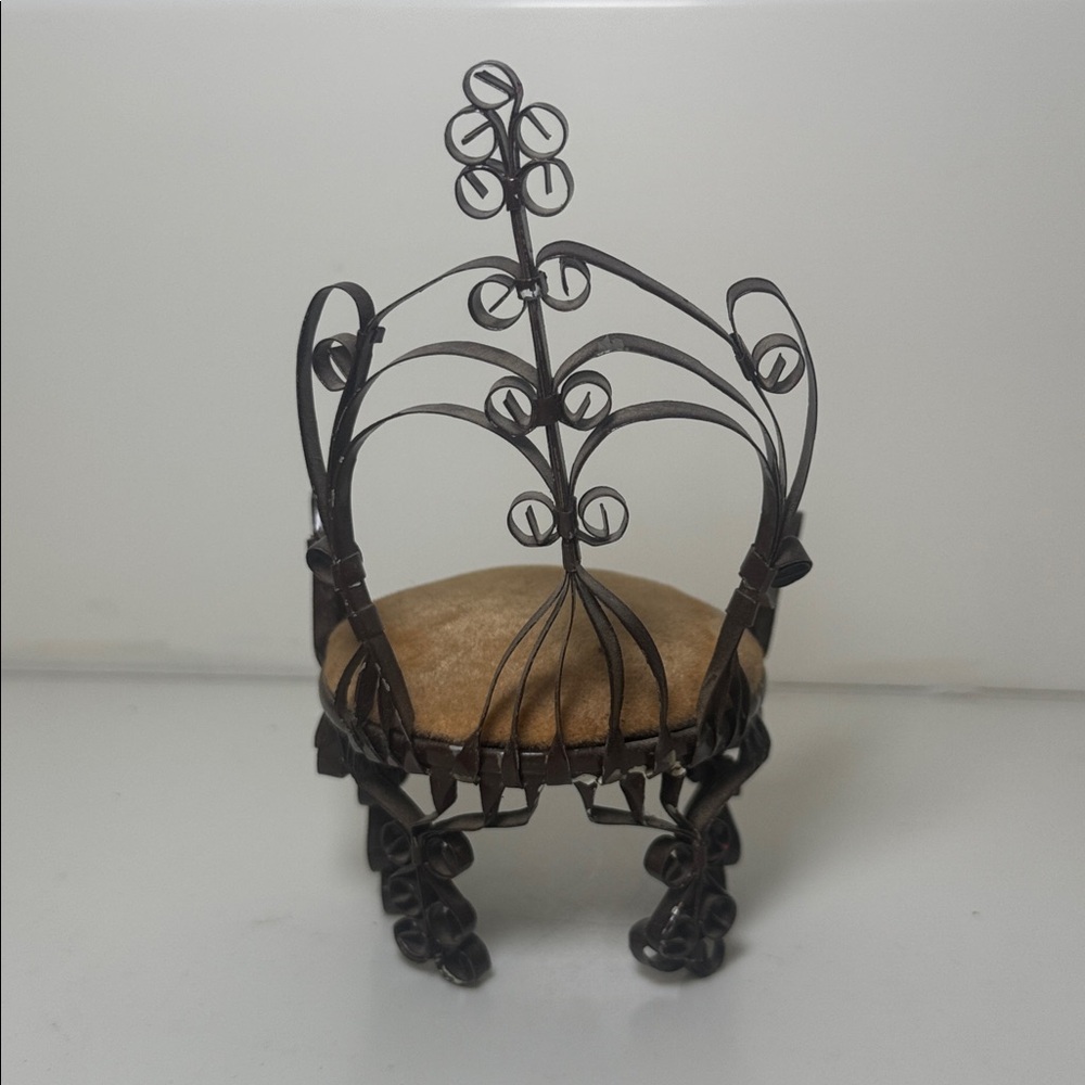 Vintage 70s Tin Can Chair Dollhouse Furniture, Tramp Art - Picture 3 of 5